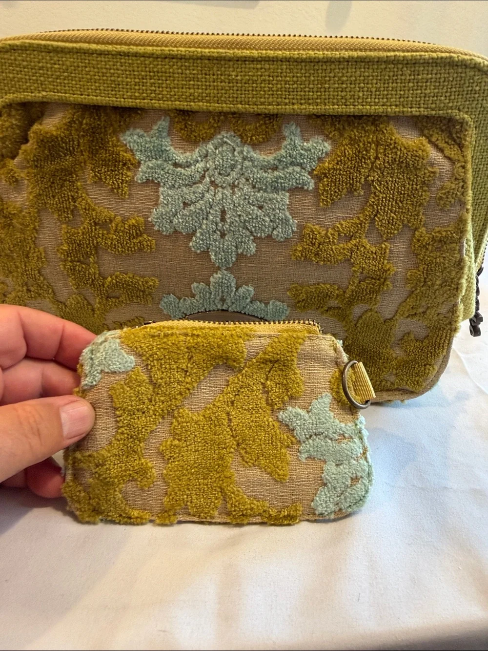 Rare cake Petunia Pickle bottom clutch like new !